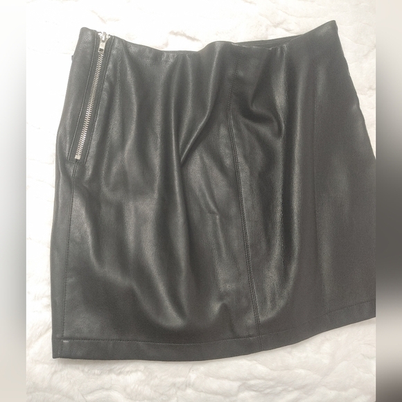 Lulus Black Vegan Leather Mini Skirt With Silver Zipper Details S - Picture 6 of 13